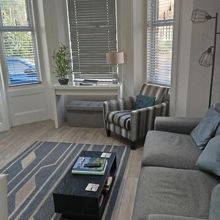 Stylish Apartment In Victorian Conversion Free Parking & Private Patio Close To Beach Town Centre & Bic Bournemouth Exterior foto