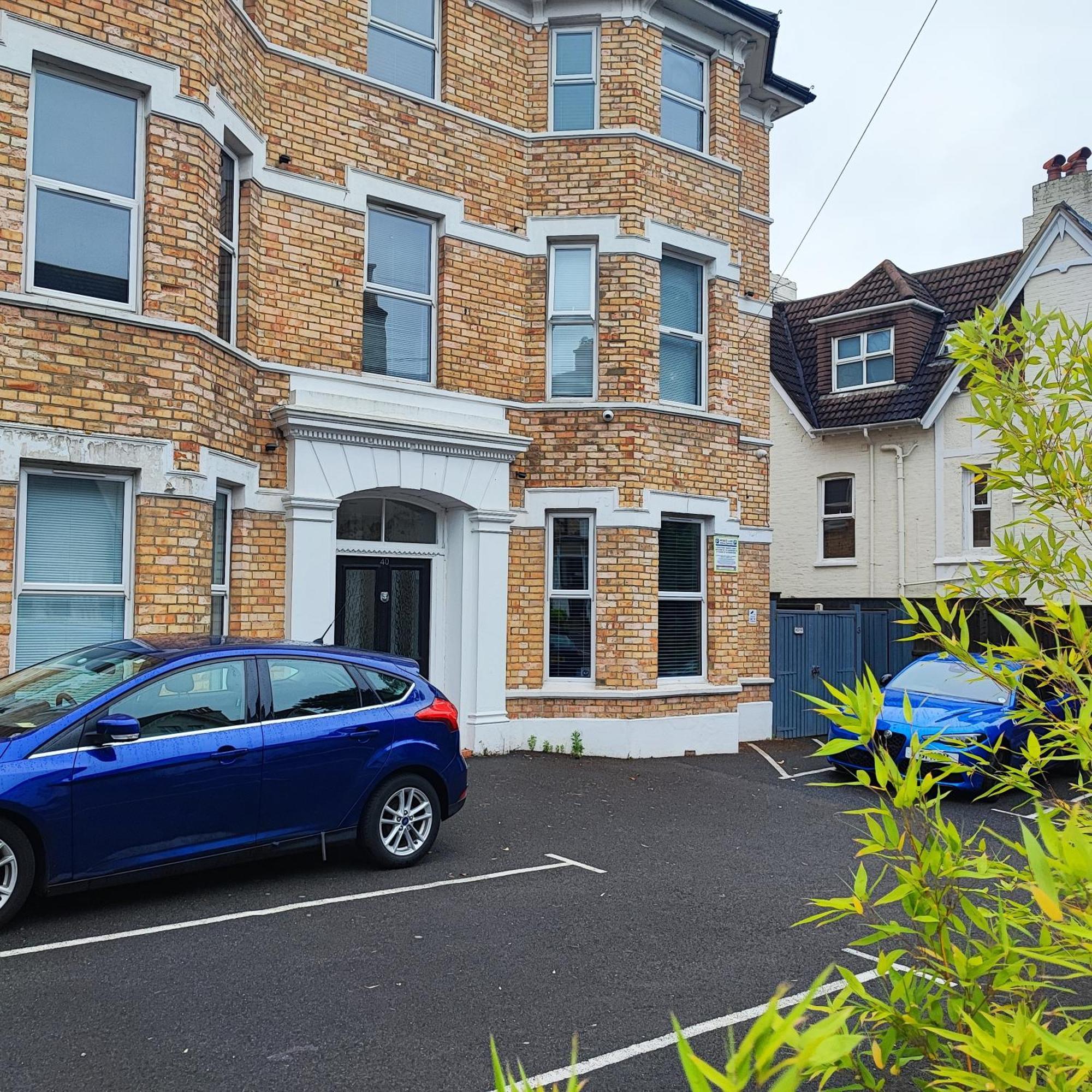 Stylish Apartment In Victorian Conversion Free Parking & Private Patio Close To Beach Town Centre & Bic Bournemouth Exterior foto
